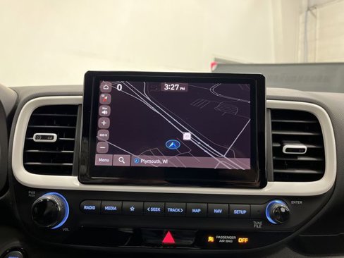 Used 2023 Hyundai Venue Limited image 9