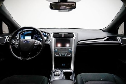 Used 2020 Ford Fusion SE image 26