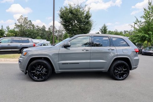 Used 2019 Jeep Grand Cherokee Altitude image 12