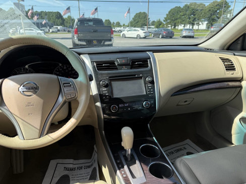 Used 2013 Nissan Altima 2.5 SL w/ Technology Pkg image 11