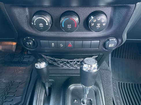 Used 2018 Jeep Wrangler Unlimited Sport S image 40