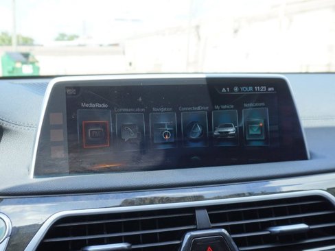 Used 2016 BMW 740i image 21