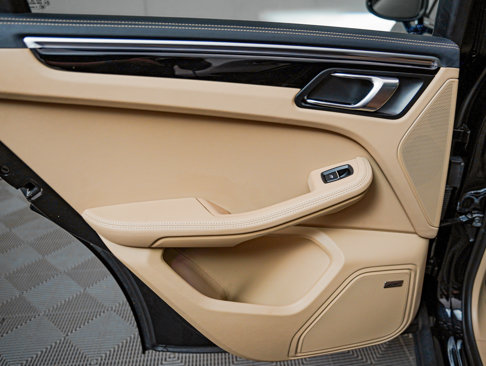 Certified 2023 Porsche Macan Turbo image 28