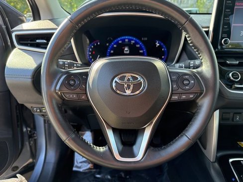 Used 2022 Toyota Corolla Cross XLE image 18