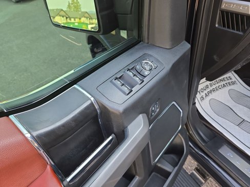 Used 2018 Ford F150 Platinum w/ Equipment Group 701A Luxury image 13