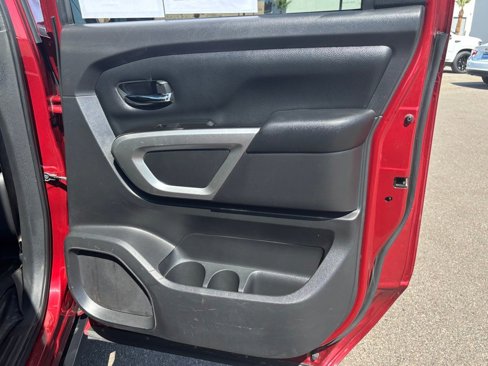 Used 2017 Nissan Titan SV image 21