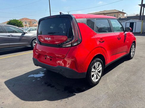Used 2023 Kia Soul LX image 2