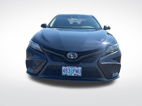 Used 2022 Toyota Camry SE image 2