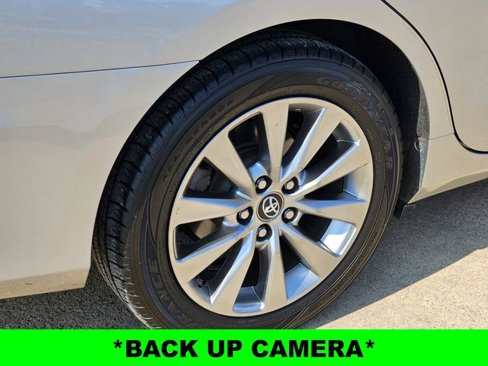 Used 2017 Toyota Camry XLE image 10