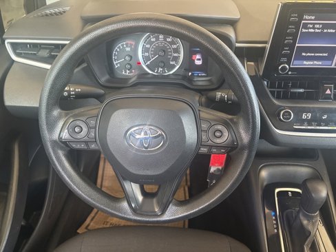 Used 2021 Toyota Corolla LE image 14