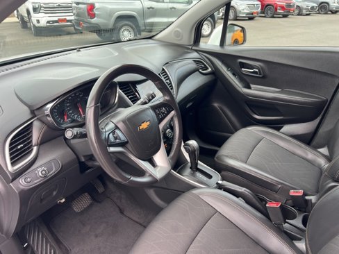 Used 2019 Chevrolet Trax LT w/ LT Convenience Package image 12
