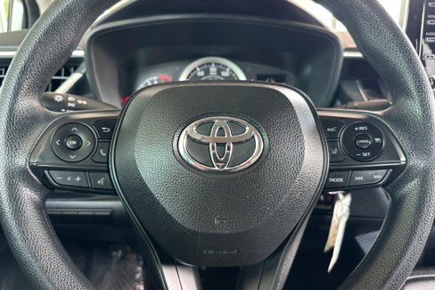 Used 2021 Toyota Corolla LE image 21