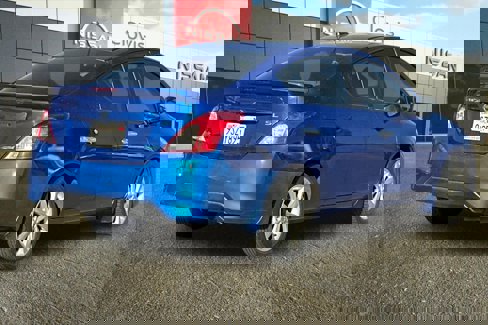 Used 2016 Nissan Versa SL image 3