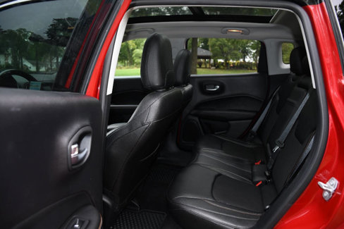 Used 2018 Jeep Compass Latitude w/ Popular Equipment Group image 15