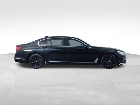 Used 2016 BMW 740i image 13