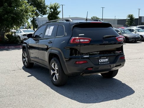 Used 2018 Jeep Cherokee Trailhawk image 5