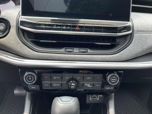 Used 2023 Jeep Compass Latitude w/ Sun and Sound Group image 22