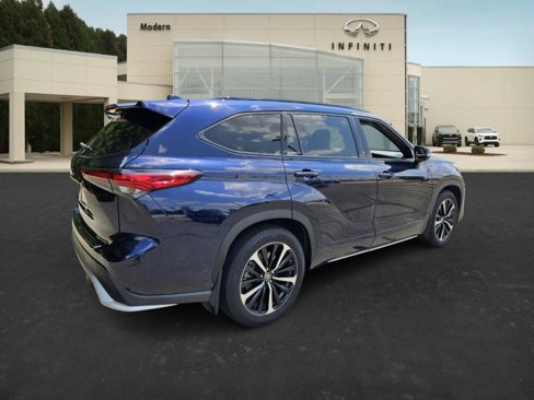Used 2022 Toyota Highlander XSE image 1