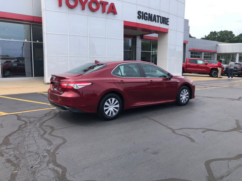 Used 2019 Toyota Camry LE image 2