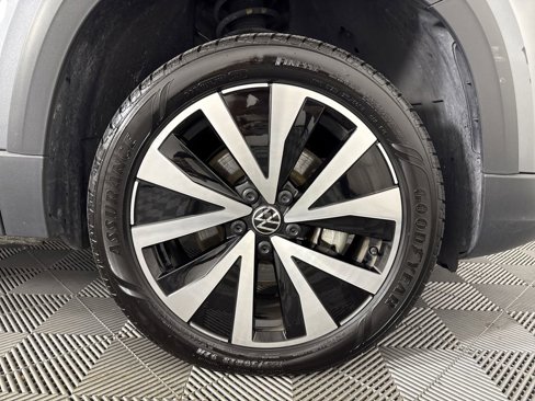 Used 2024 Volkswagen Taos SE image 10