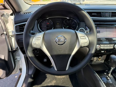 Used 2016 Nissan Rogue SV w/ SV Premium Package image 14