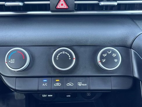 Certified 2025 Hyundai Elantra SE image 20