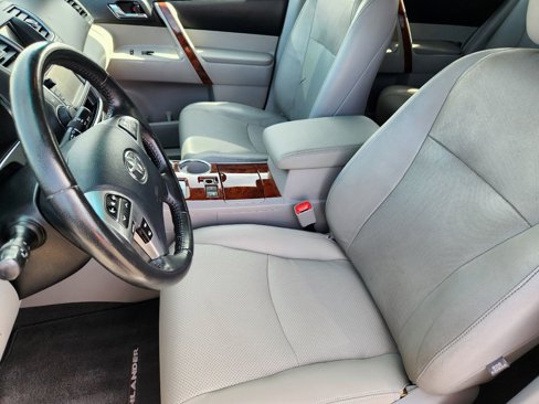 Used 2013 Toyota Highlander Limited image 12