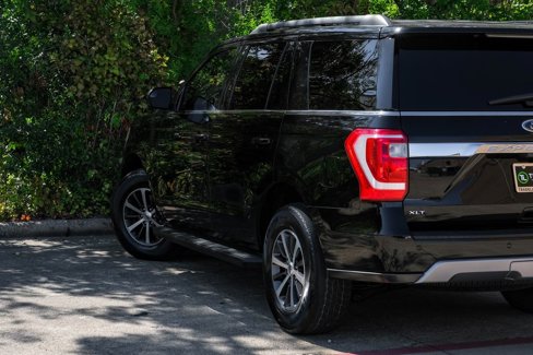 Used 2018 Ford Expedition XLT image 13