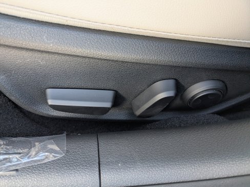 New 2025 Genesis G70 2.5T image 17