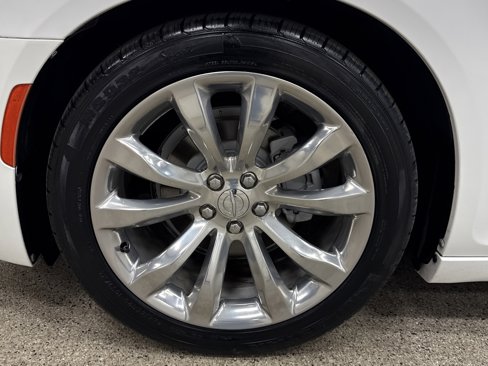 Used 2019 Chrysler 300 Limited image 2