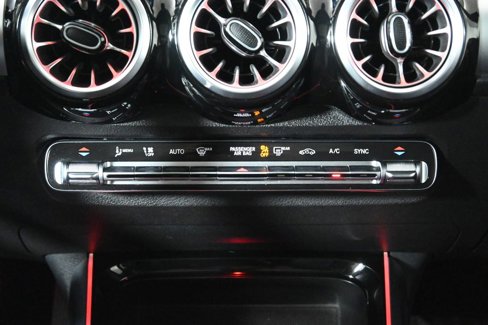 Used 2022 Mercedes-Benz GLB 250 4MATIC image 23