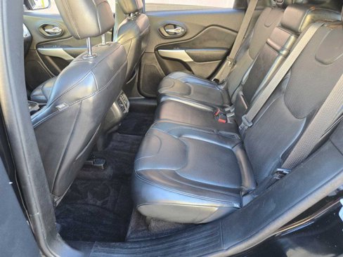 Used 2018 Jeep Cherokee Overland image 10