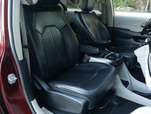Used 2017 Chrysler Pacifica Touring-L image 31