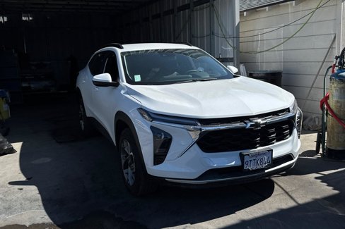 Used 2025 Chevrolet Trax LT w/ Driver Confidence Package image 2