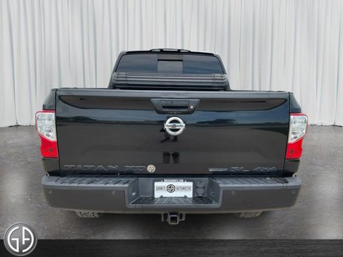 Used 2018 Nissan Titan SL w/ Midnight Edition image 6