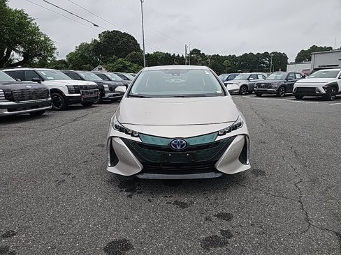 Used 2017 Toyota Prius Prime Premium image 2