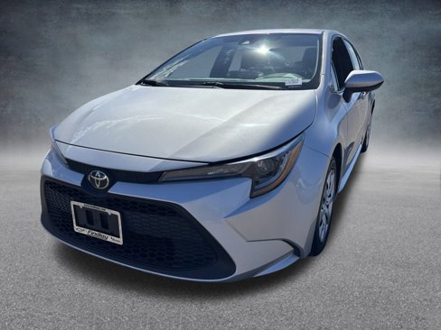 Used 2022 Toyota Corolla LE image 3