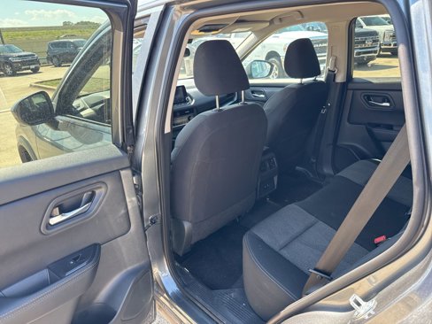 Used 2024 Nissan Rogue SV image 7
