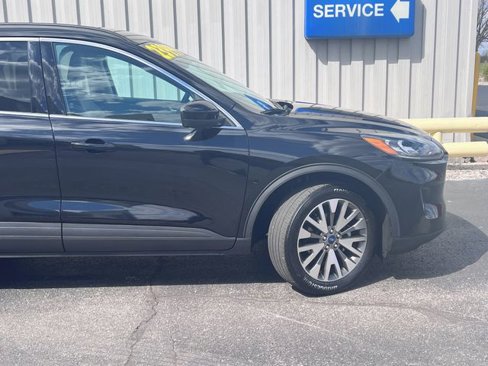 Used 2022 Ford Escape Titanium w/ Class II Trailer Tow Package image 18