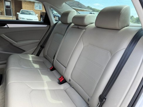 Used 2013 Volkswagen Passat TDI SE image 31