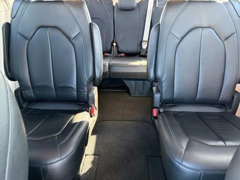 Used 2021 Chrysler Pacifica Touring-L image 30