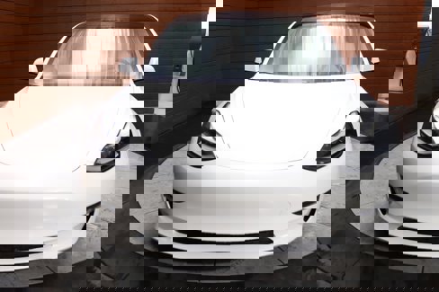 Used 2022 Tesla Model 3 Standard Range image 2
