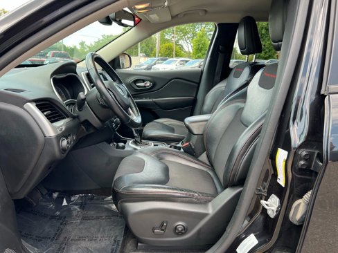 Used 2015 Jeep Cherokee Trailhawk w/ Comfort/Convenience Group image 16