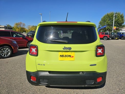 Used 2017 Jeep Renegade Latitude w/ Popular Equipment Group image 8
