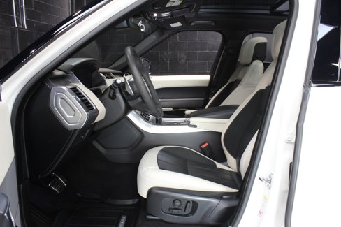 Used 2020 Land Rover Range Rover Sport HST image 28