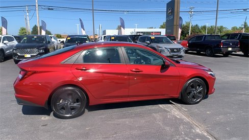 Used 2023 Hyundai Elantra SEL w/ Winter Weather Package image 6