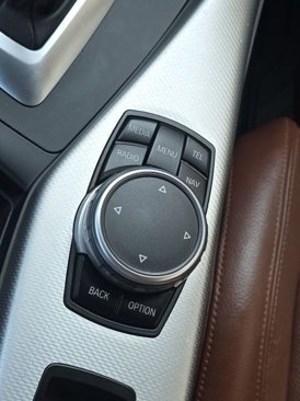 Used 2016 BMW M235i Convertible image 28
