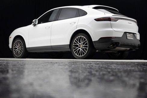 Used 2022 Porsche Cayenne Platinum Edition image 19