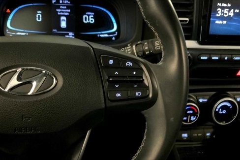 Used 2023 Hyundai Venue Limited image 23