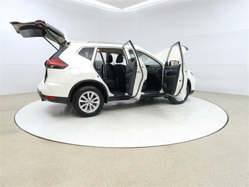 Used 2017 Nissan Rogue SV image 12